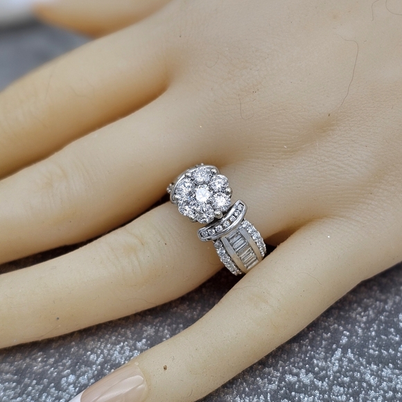 Beautiful 14K White Gold Diamond Engagement Ring 5.0 DWT - Picture 6 of 7